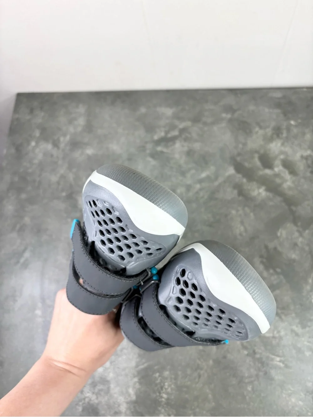 Plae mimo sneakers water shoes Velcro boys unisex size 2 youth